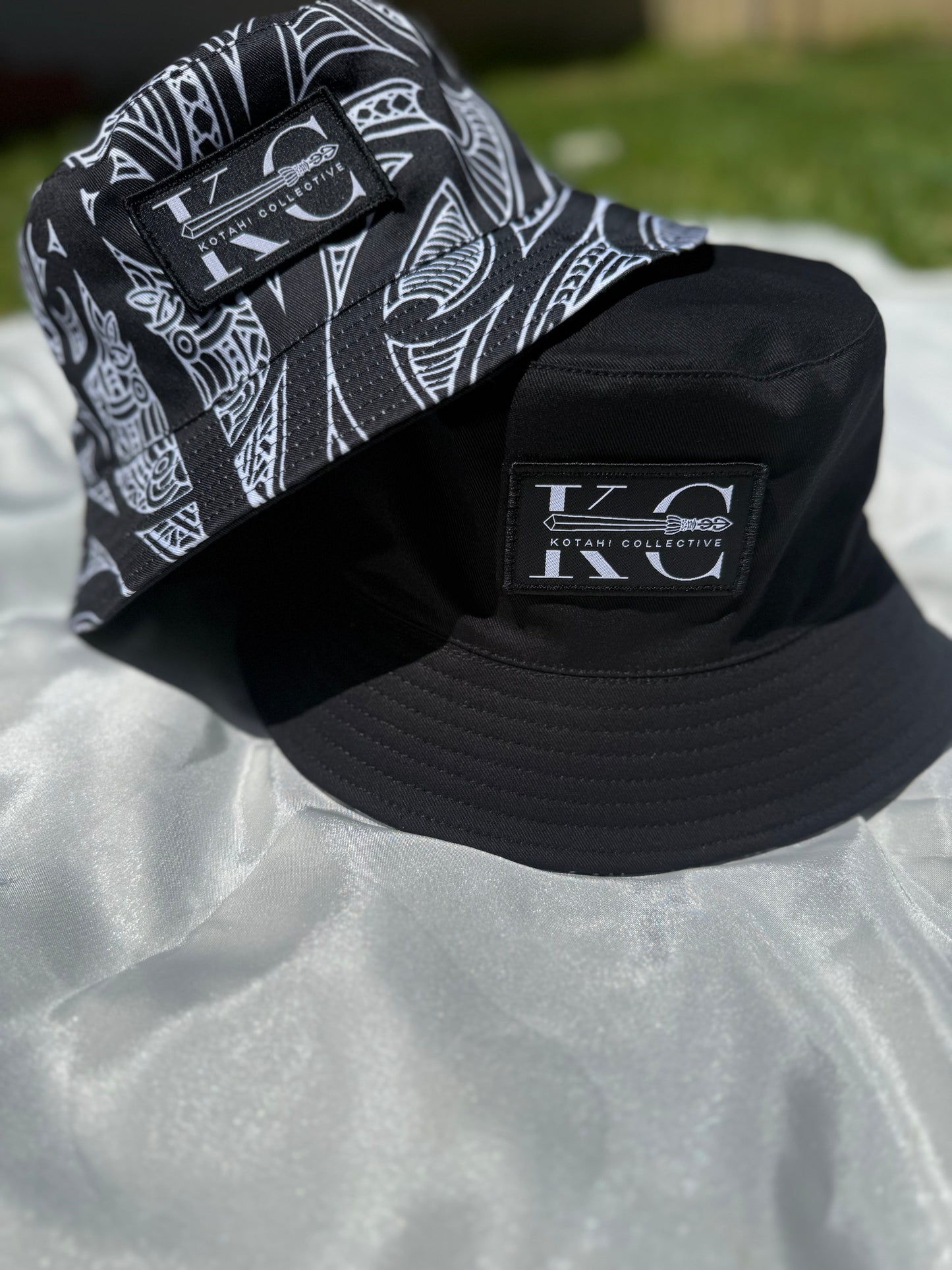 KOTAHI Reversible bucket hat - Black